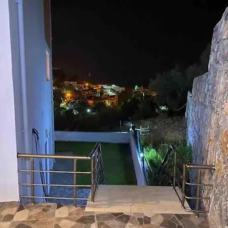 Gulluk'te Site Icinde Daire Vila