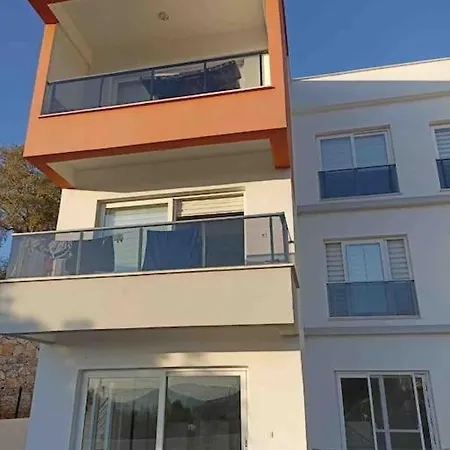 Gulluk'te Site Icinde Daire Vila Milas